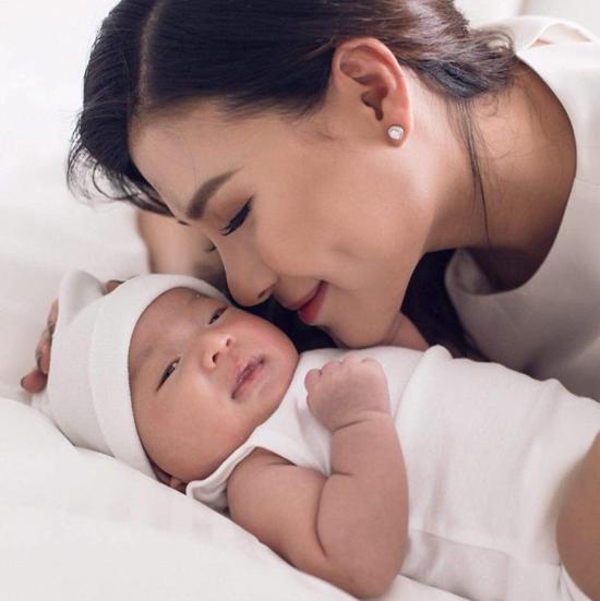 bat ngo voi ly do va nhan sac thuy diem khi voi di quay phim sau 1 thang sinh con - 8