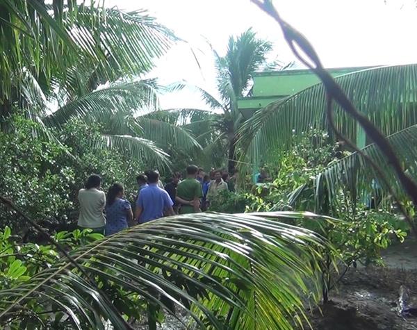 chong di cham me o benh vien, ve nha phat hien vo, con va chau ngoai bi giet trong dem - 1