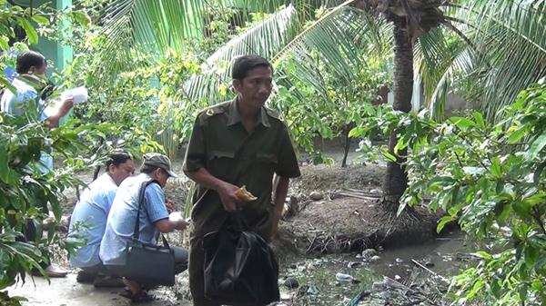 chong di cham me o benh vien, ve nha phat hien vo, con va chau ngoai bi giet trong dem - 4