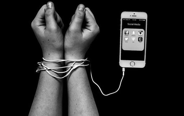 co gai 21 tuoi bi mu sau khi choi dien tu 8 tieng lien tiep tren dien thoai di dong - 4