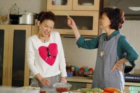 me chong kho tinh lai chi ly, con dau dung ke hiem thay doi cuc dien ca nha chong - 1