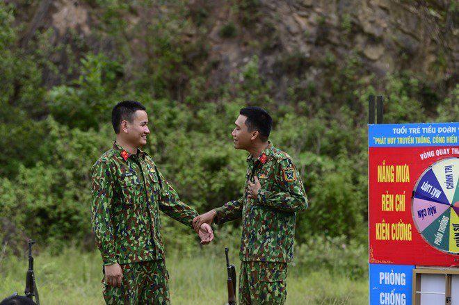 "mr.can tro" xuan nghi nhu muon bat khoc khi bi kep chan vao day chong set - 4