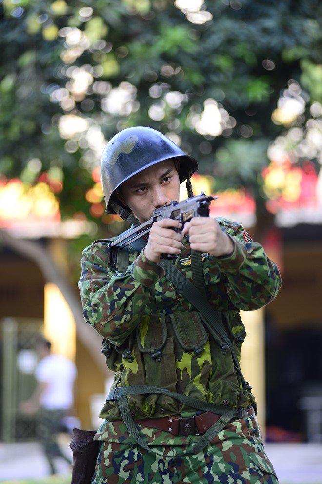 "mr.can tro" xuan nghi nhu muon bat khoc khi bi kep chan vao day chong set - 9