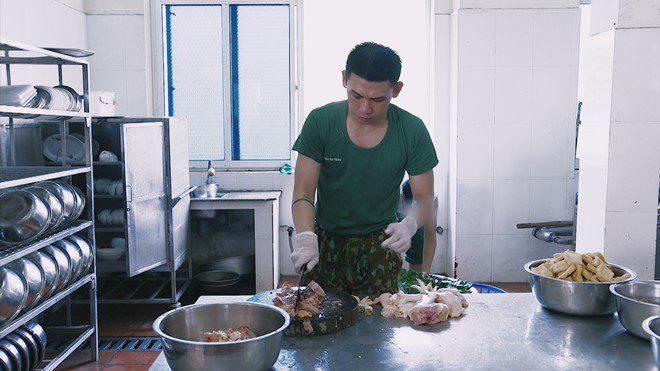 "mr.can tro" xuan nghi nhu muon bat khoc khi bi kep chan vao day chong set - 7