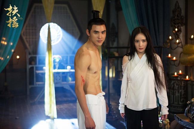 clip: duong mich, nguyen kinh thien gui loi chao khan gia viet nam - 5