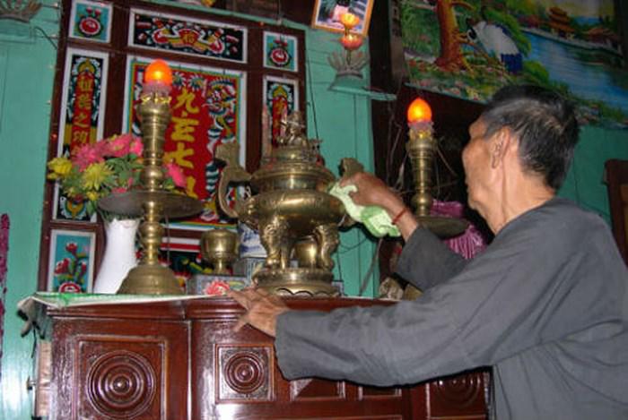 kieng ki can het suc tranh khi lau don ban tho cung ram thang co hon de khong gap hoa - 2