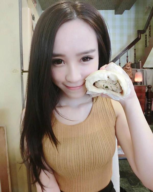 hotgirl ban banh bao tu lam gay sot mxh, co khach nam dat mua 10.000 cai mot luc - 1