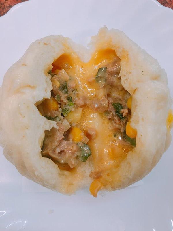 hotgirl ban banh bao tu lam gay sot mxh, co khach nam dat mua 10.000 cai mot luc - 10