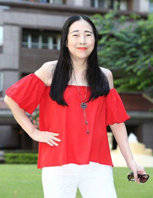 nu dai gia tung qua 5 doi chong cong khai tim trai trẻ voi 3 dieu kien gay soc - 2