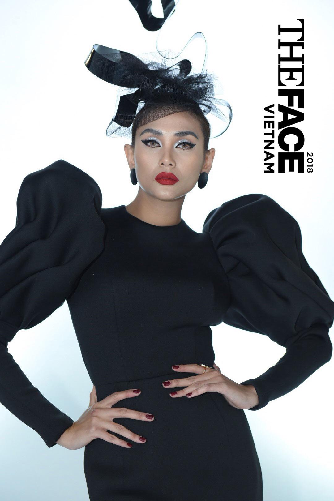 the face ngay 1: bo trang phuc dep va chat nhat thuoc ve hlv thanh hang - 6