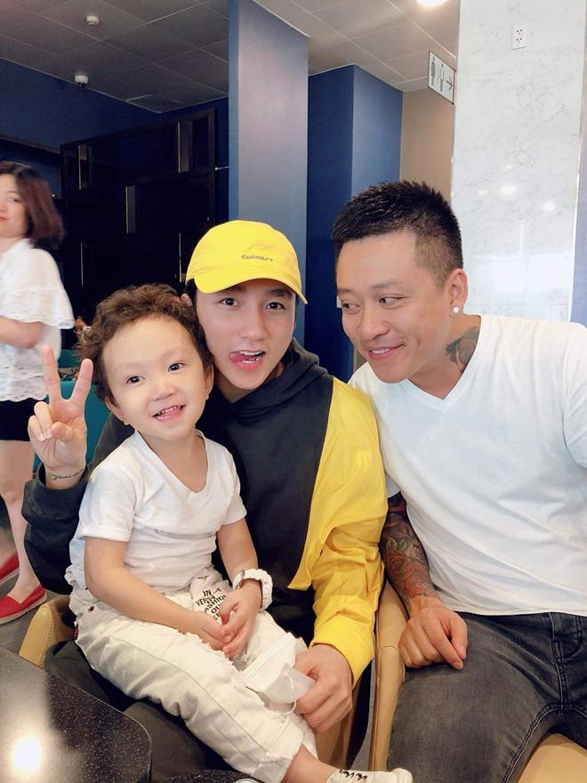 tung la “hotboy mat ngau”, gio con trai tuan hung hay cuoi, toc xoan tit nhu trai han - 6