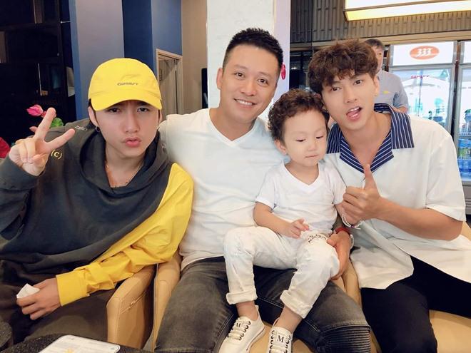 tung la “hotboy mat ngau”, gio con trai tuan hung hay cuoi, toc xoan tit nhu trai han - 5