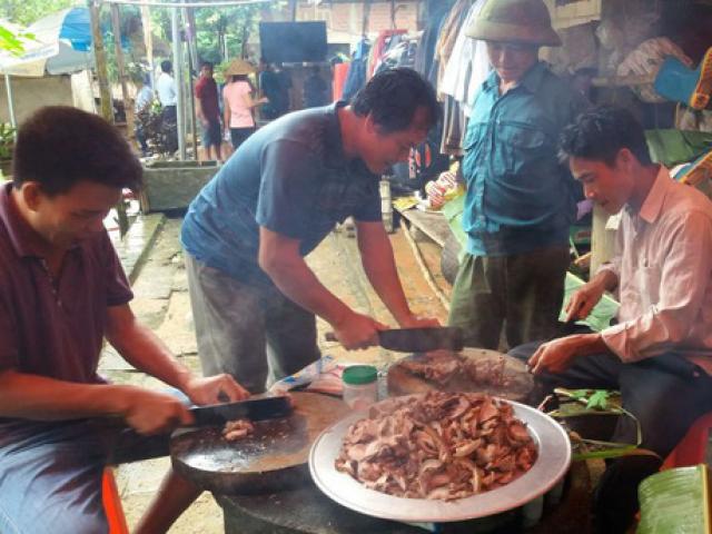 Bố thủ môn Bùi Tiến Dũng mổ trâu, mời cả làng tới cổ vũ cho U23 Việt Nam