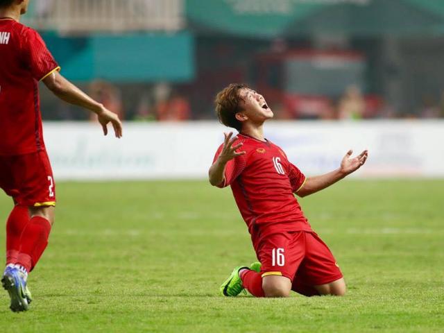 Chiêm ngưỡng siêu phẩm sút phạt đẳng cấp vào lưới U23 Hàn Quốc của Minh Vương