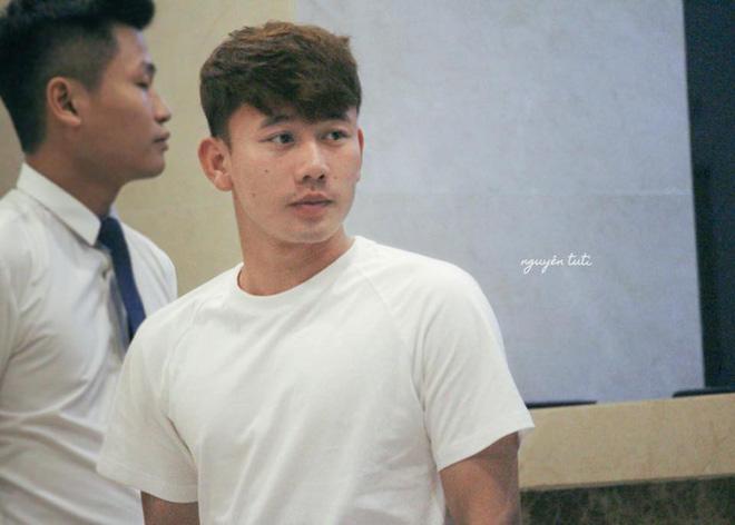 minh vuong va ban gai co tro thanh cap doi trai xinh gai dep duoc yeu thich nhat? - 9