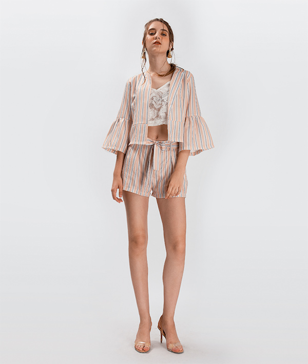 chat lieu ren sang trong, tinh te “thoi hon” vao xu huong thoi trang thu 2018 - 8