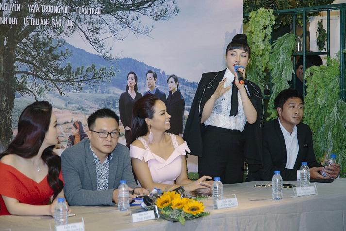 clip xem muon "te ghe": yaya truong nhi bi bat vi "an quyt" tai nha hang 5 sao - 1