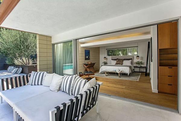 co gi ben trong biet thu sieu dep cua chang ty phu phim "50 sac thai"? - 7