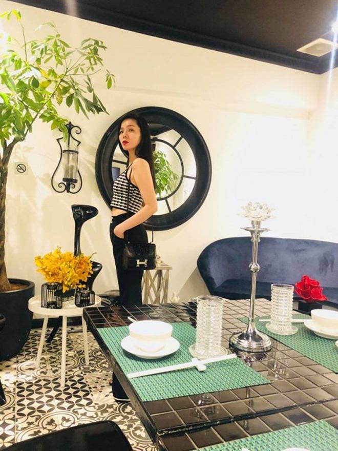 sao viet 24h: hoai linh mac vest oai ve nhung hinh anh "chup len" lam dan em thay thuong - 13