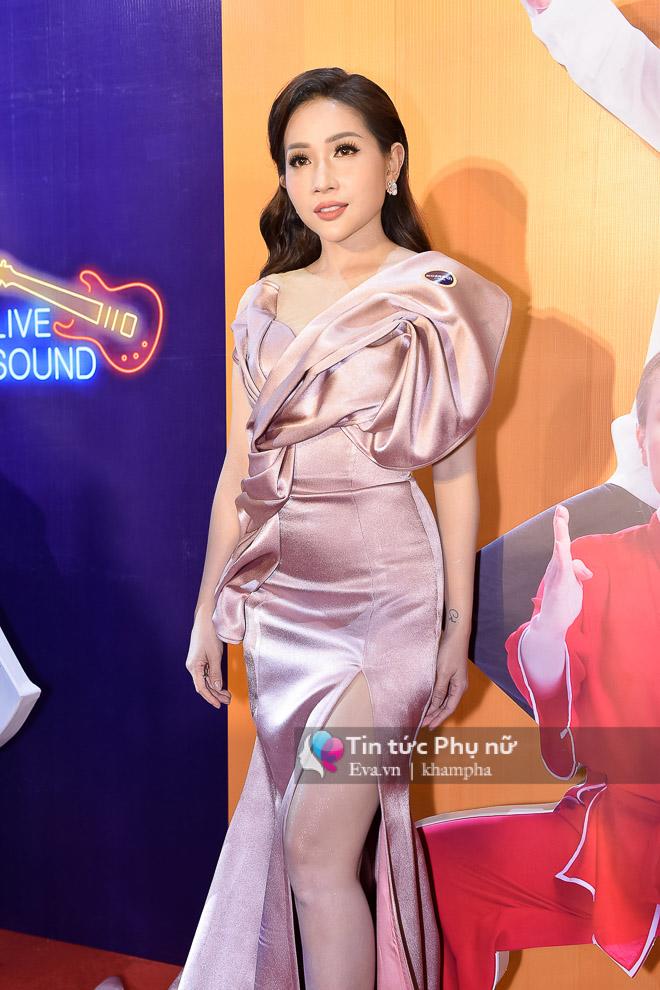 tay trong tay xuat hien, cat phuong - kieu minh tuan khang dinh khong co chuyen tinh cam ran nut - 10