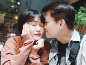 Khoe đang mang bầu em bé "xinh xinh, rất ngoan", vợ hotgirl của MC Trần Ngọc bị chồng nhắc nhở